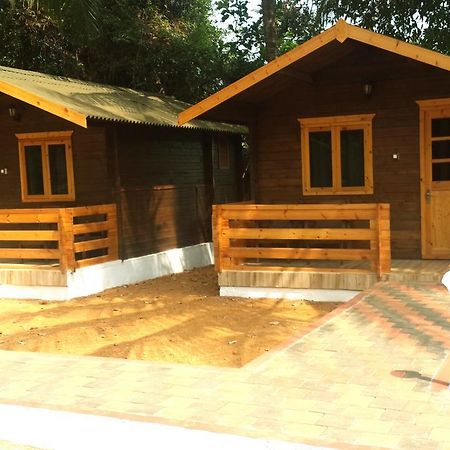 Kudle Ocean Front Resort Гокарна Екстериор снимка