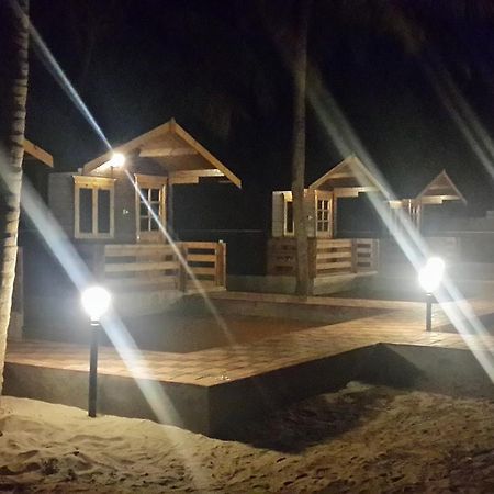 Kudle Ocean Front Resort Гокарна Екстериор снимка